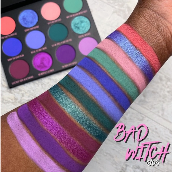 Give Me Glow "Bad Witch Club" eyeshadow palette - Picture 4 of 12